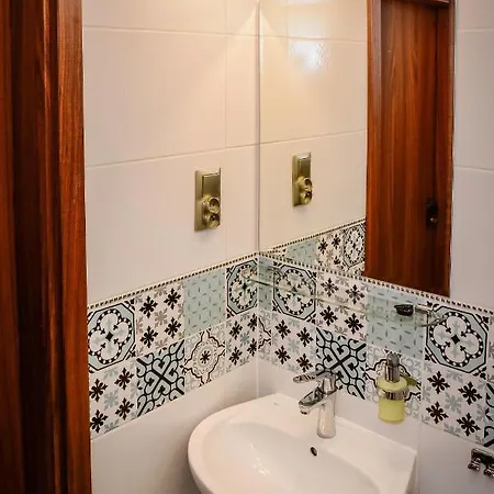 Anna אוסטראון