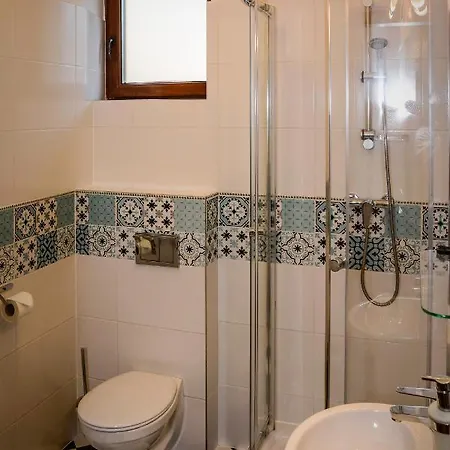 Anna אוסטראון