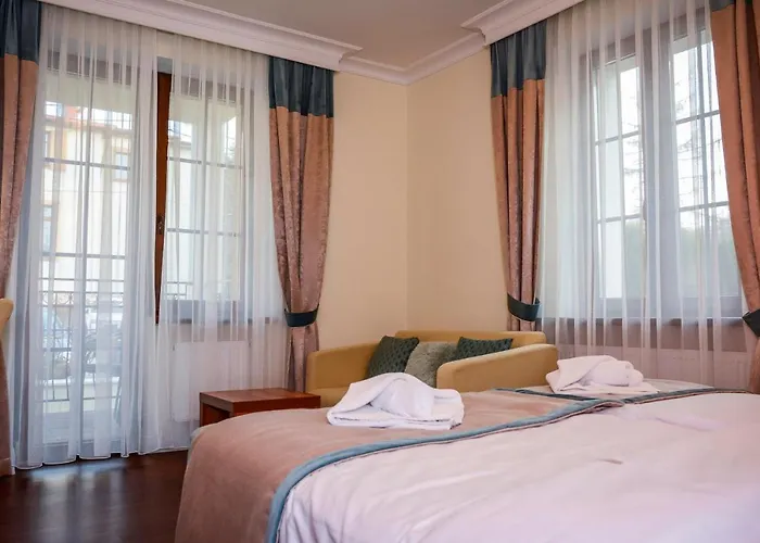 לינה וארוחת בוקר Anna אוסטראון