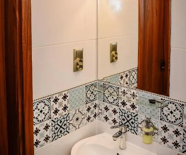 Anna אוסטראון