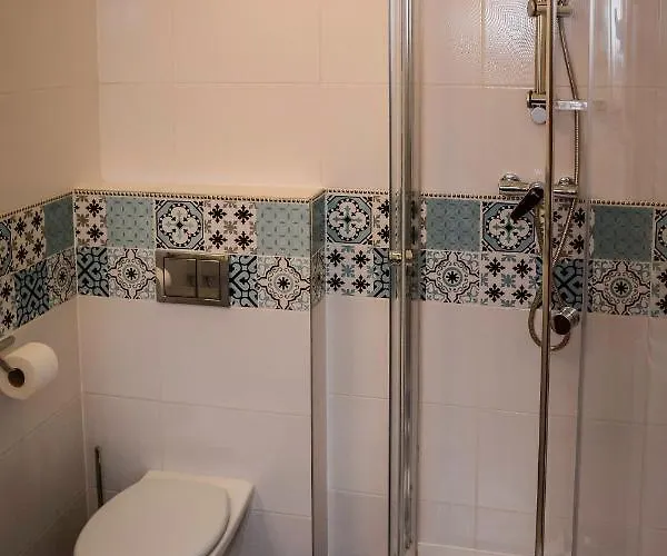 לינה וארוחת בוקר Anna 3*